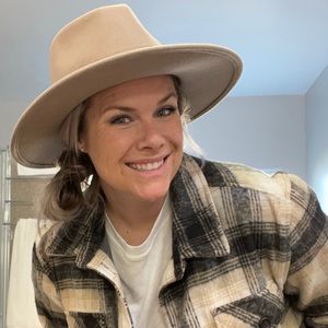 Meet your Posher, Korie